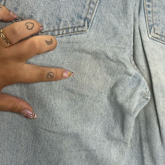 Calvin Klein Light Wash Distressed Cuffed High-Rise Jeans 4 - Picture 7 of 11